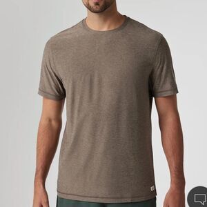 Vuori Strato Tech Tee Men's Performance Shirt Clove Heather Small NWT in packag